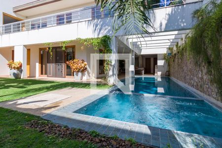 Casa de condomínio à venda com 1314m², 4 quartos e 10 vagas Casa de condomínio à venda com 1314m², 4 quartos e 10 vagasÁrea comum