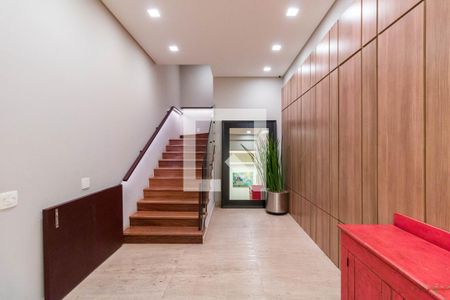 Casa de condomínio à venda com 1314m², 4 quartos e 10 vagas Casa de condomínio à venda com 1314m², 4 quartos e 10 vagasEscada