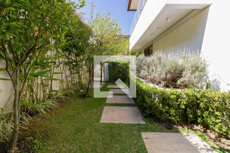 Casa de condomínio à venda com 1314m², 4 quartos e 10 vagas Casa de condomínio à venda com 1314m², 4 quartos e 10 vagasÁrea comum