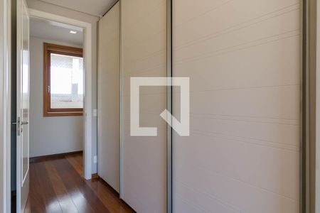 Casa de condomínio à venda com 1314m², 4 quartos e 10 vagas Casa de condomínio à venda com 1314m², 4 quartos e 10 vagasQuarto 02