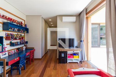 Casa de condomínio à venda com 1314m², 4 quartos e 10 vagas Casa de condomínio à venda com 1314m², 4 quartos e 10 vagasQuarto 03