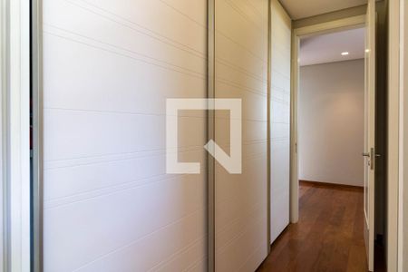 Casa de condomínio à venda com 1314m², 4 quartos e 10 vagas Casa de condomínio à venda com 1314m², 4 quartos e 10 vagasQuarto 03