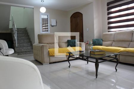 Sala de casa para alugar com 3 quartos, 150m² em Jardim Nice, São Paulo