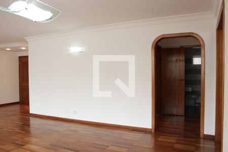 Entrada Área Intima e Serviços de apartamento para alugar com 3 quartos, 176m² em Cerqueira César, São Paulo