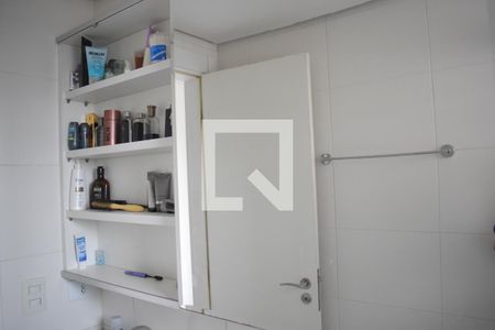 Banheiro Suíte de apartamento à venda com 2 quartos, 72m² em Capão Raso, Curitiba