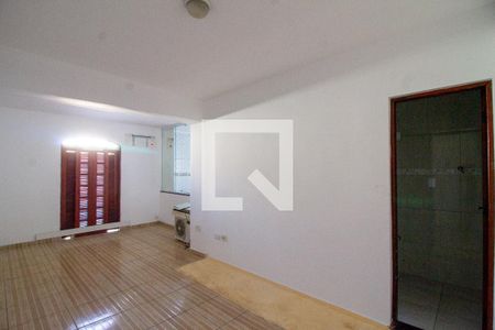 Casa para alugar com 3 quartos, 243m² em Jardim Santa Mena, Guarulhos