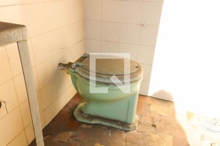 Casa à venda com 170m², 5 quartos e 4 vagas Casa à venda com 170m², 5 quartos e 4 vagasBanheiro de Serviço