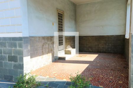 Casa à venda com 170m², 5 quartos e 4 vagas Casa à venda com 170m², 5 quartos e 4 vagasGaragem