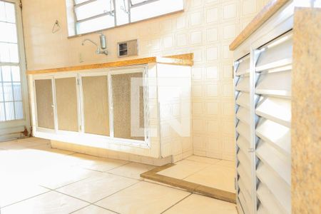 Casa à venda com 170m², 5 quartos e 4 vagas Casa à venda com 170m², 5 quartos e 4 vagasCozinha - 1° Pavimento