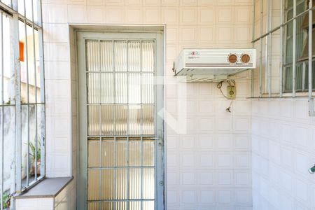 Casa à venda com 170m², 5 quartos e 4 vagas Casa à venda com 170m², 5 quartos e 4 vagasÁrea de Serviço - 1º Pavimento