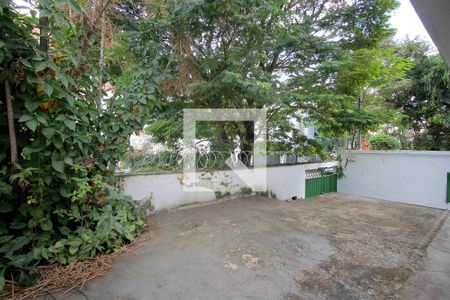 Varanda frontal de casa à venda com 8 quartos, 300m² em Serra, Belo Horizonte