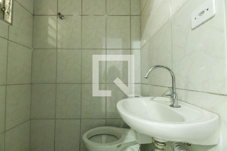 Banheiro de casa para alugar com 1 quarto, 30m² em Vila Carrão, São Paulo