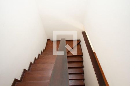 Escada de casa para alugar com 3 quartos, 158m² em Vila Olímpia, São Paulo