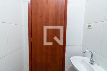 Banheiro de casa para alugar com 1 quarto, 40m² em Conjunto Residencial Jardim Canaã, São Paulo