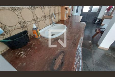 Casa à venda com 244m², 4 quartos e 2 vagaslavabo