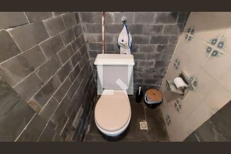 Casa à venda com 244m², 4 quartos e 2 vagaslavabo