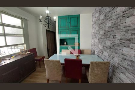 Casa à venda com 244m², 4 quartos e 2 vagasCopa