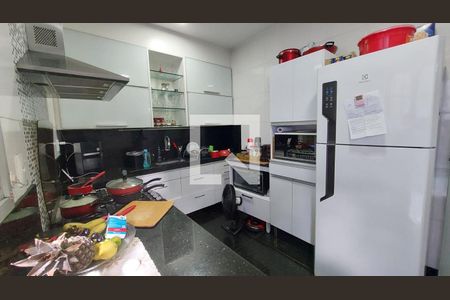 Casa à venda com 244m², 4 quartos e 2 vagasCozinha