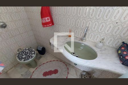 Casa à venda com 244m², 4 quartos e 2 vagasBanheiro 3