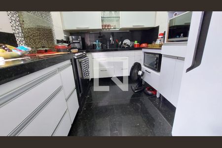 Casa à venda com 244m², 4 quartos e 2 vagasCozinha