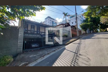 Casa à venda com 244m², 4 quartos e 2 vagasfachada