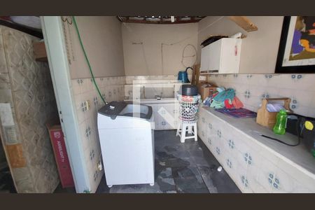 Casa à venda com 244m², 4 quartos e 2 vagasLavanderia