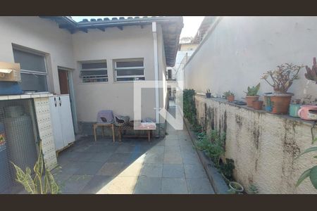 Casa à venda com 244m², 4 quartos e 2 vagasCorredor