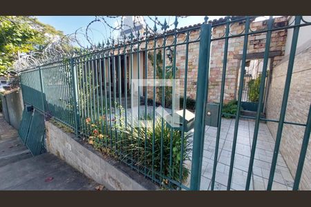 Casa à venda com 244m², 4 quartos e 2 vagasFachada