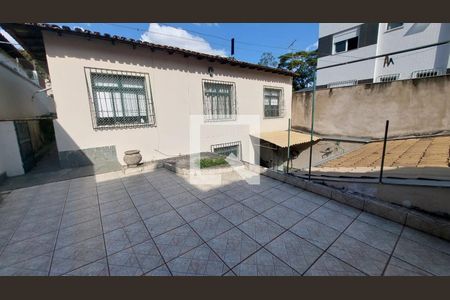 Casa à venda com 244m², 4 quartos e 2 vagasquintal