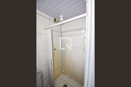 Banheiro de casa de condomínio para alugar com 1 quarto, 70m² em Encantado, Rio de Janeiro