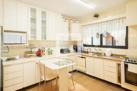 Casa à venda com 223m², 3 quartos e 3 vagasCozinha 