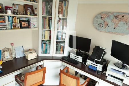 Apartamento à venda com 169m², 4 quartos e 3 vagasQuarto