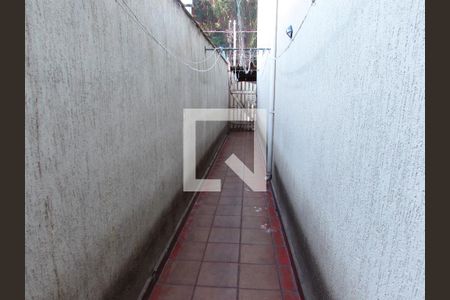 Casa à venda com 130m², 4 quartos e 2 vagasCorredor