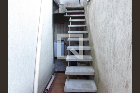 Casa à venda com 130m², 4 quartos e 2 vagasEscada