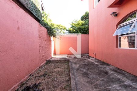 Casa para alugar com 236m², 3 quartos e 4 vagasQuintal lateral