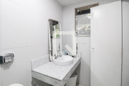 Casa de condomínio para alugar com 606m², 4 quartos e 2 vagasBanheiro da Suíte 3