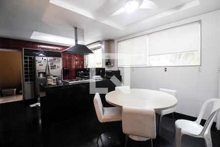 Casa de condomínio para alugar com 606m², 4 quartos e 2 vagasCozinha 