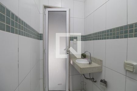 Casa de condomínio para alugar com 606m², 4 quartos e 2 vagasBanheiro - área externa 