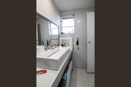 Casa de condomínio para alugar com 606m², 4 quartos e 2 vagasBanheiro da suíte 4