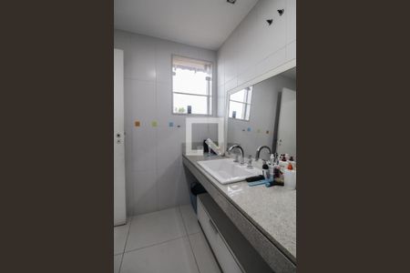 Casa de condomínio para alugar com 606m², 4 quartos e 2 vagasBanheiro da Suíte 1