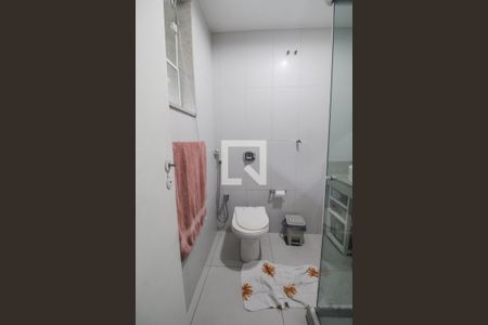 Casa de condomínio para alugar com 606m², 4 quartos e 2 vagasBanheiro da Suíte 2