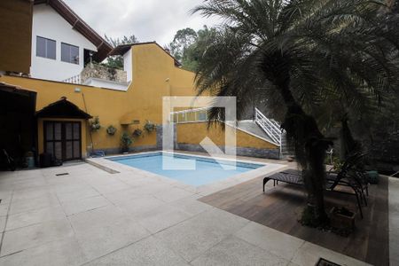 Casa de condomínio para alugar com 606m², 4 quartos e 2 vagasQuintal