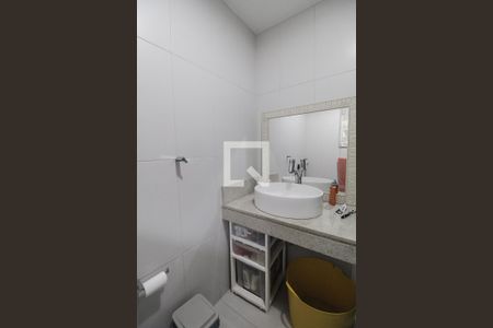 Casa de condomínio para alugar com 606m², 4 quartos e 2 vagasBanheiro da Suíte 2