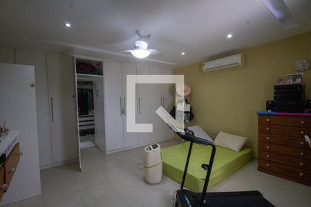 Apartamento à venda com 320m², 4 quartos e 2 vagasSuíte 2