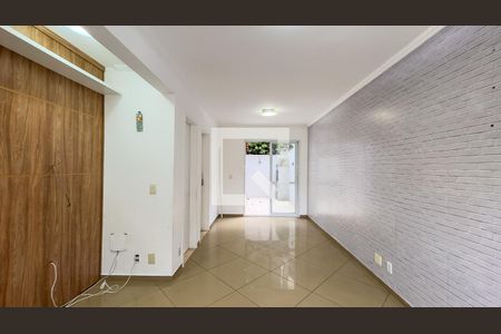 Sala de casa de condomínio para alugar com 3 quartos, 128m² em Jardim São Luís, São Paulo