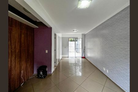 Sala de casa de condomínio para alugar com 3 quartos, 128m² em Jardim São Luís, São Paulo