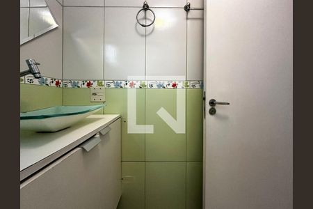 Casa de condomínio para alugar com 128m², 3 quartos e 2 vagasBanheiro Social