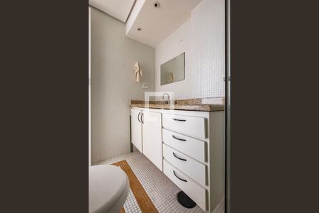 Banheiro de apartamento para alugar com 1 quarto, 43m² em Vila Madalena, São Paulo