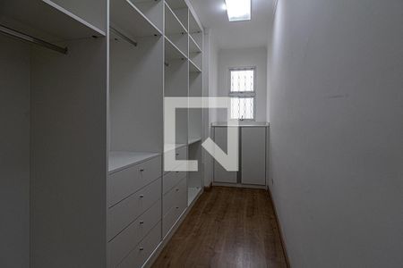 Casa à venda com 260m², 3 quartos e 2 vagascloset na suíte