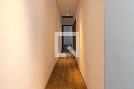 corredor para os comodos_1 de casa à venda com 3 quartos, 260m² em Parque Bristol, São Paulo